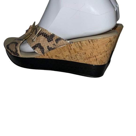 Amalfi by Rangoni Sandals Size 8.5M Black/Tan Snake Pattern Wedge Cork Slip On - Picture 3 of 13